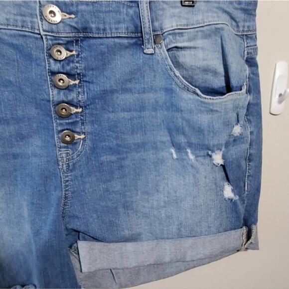 Torrid distressed 5 button rolled hem shorts plus size 20 - Picture 4 of 8